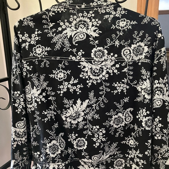 EUC ARIELLE TYLER SHORT JACKET FLOWER BUTTONS 2 FRONT POCKETS - Picture 4 of 8